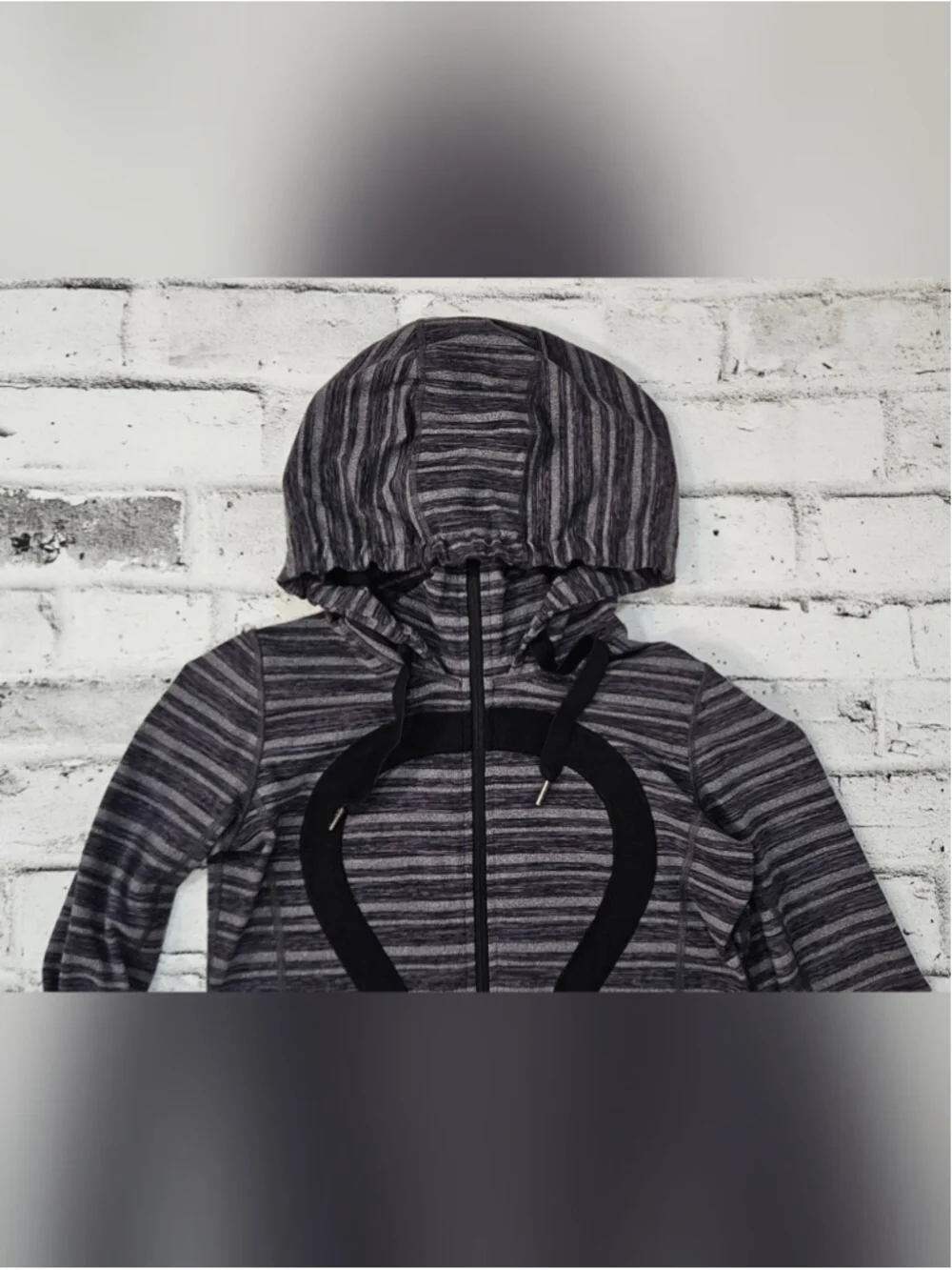 Lululemon Scuba Hoodie Size 6 Striped Full Zip Black Grey Thumbholes